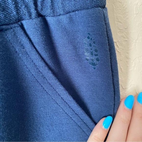 Free People Movement | Women's Sunny Skinny Jogger Sweatpants Size Medium Blue - Picture 3 of 6